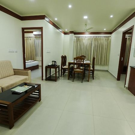 Hotel Royalton Residency à Mundakāyam Extérieur photo