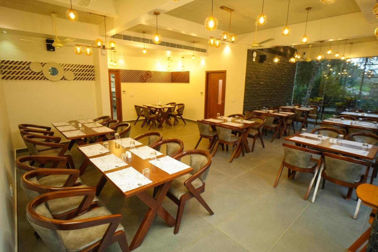 Hotel Royalton Residency à Mundakāyam Extérieur photo