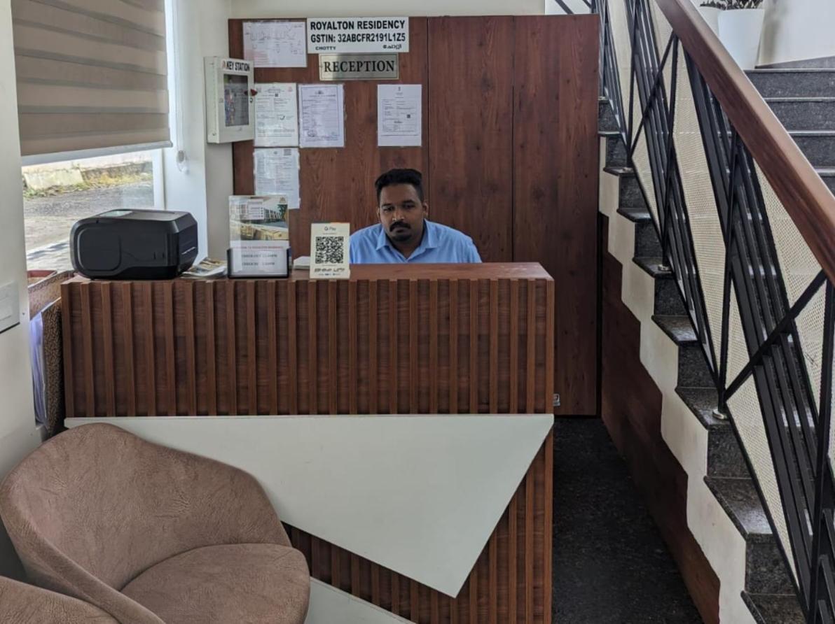 Hotel Royalton Residency à Mundakāyam Extérieur photo