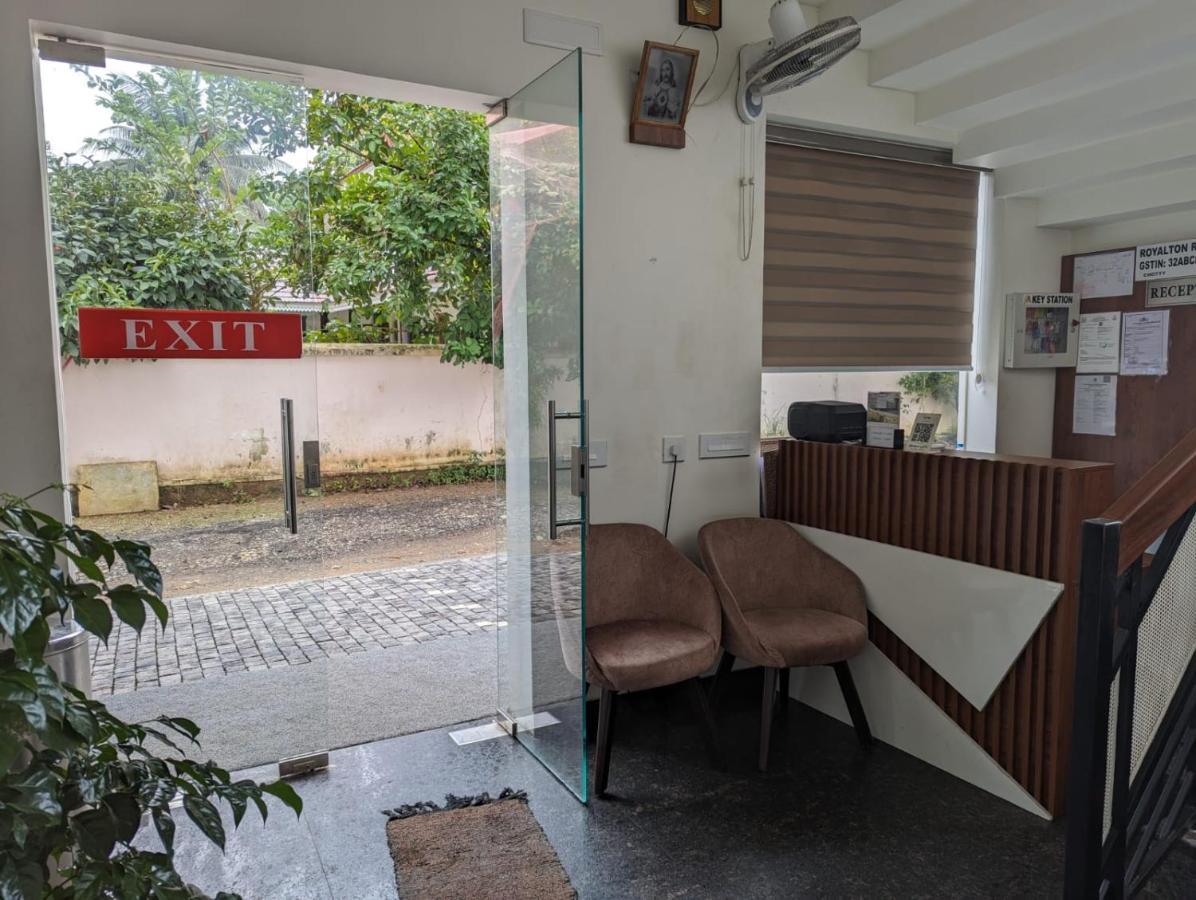 Hotel Royalton Residency à Mundakāyam Extérieur photo