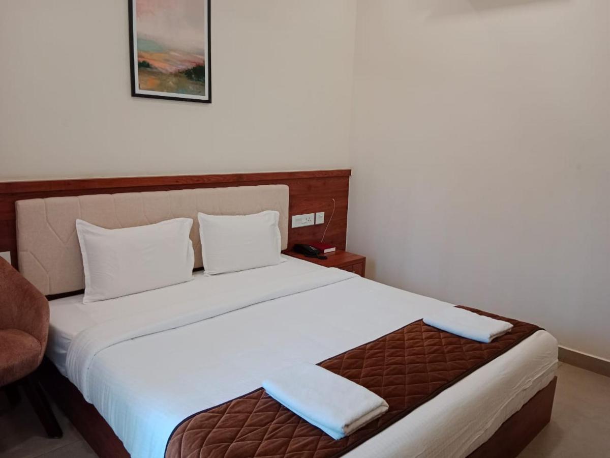 Hotel Royalton Residency à Mundakāyam Extérieur photo