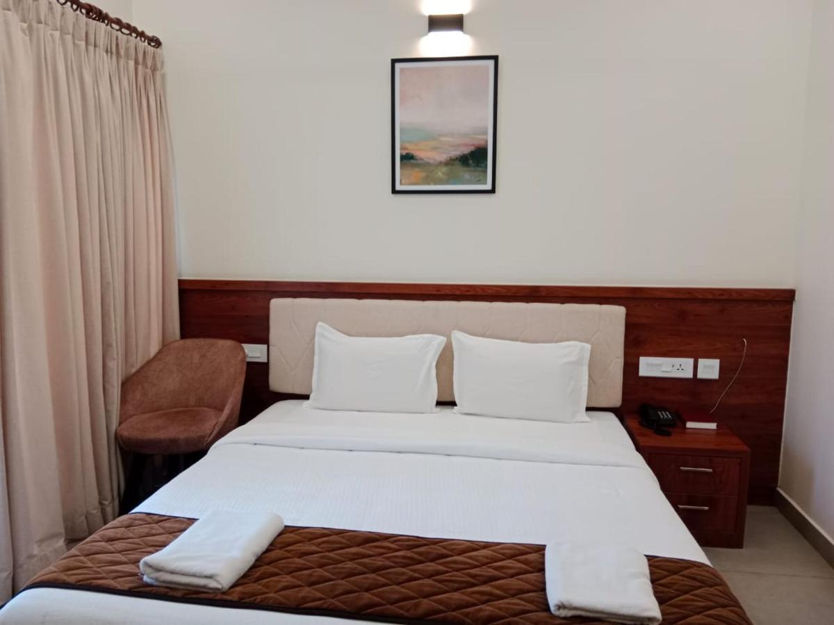 Hotel Royalton Residency à Mundakāyam Extérieur photo