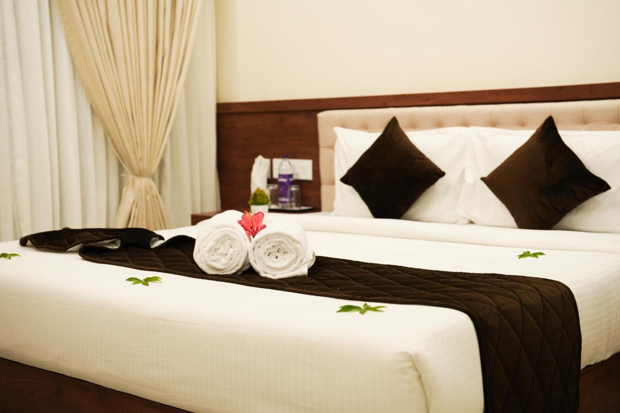Hotel Royalton Residency à Mundakāyam Extérieur photo